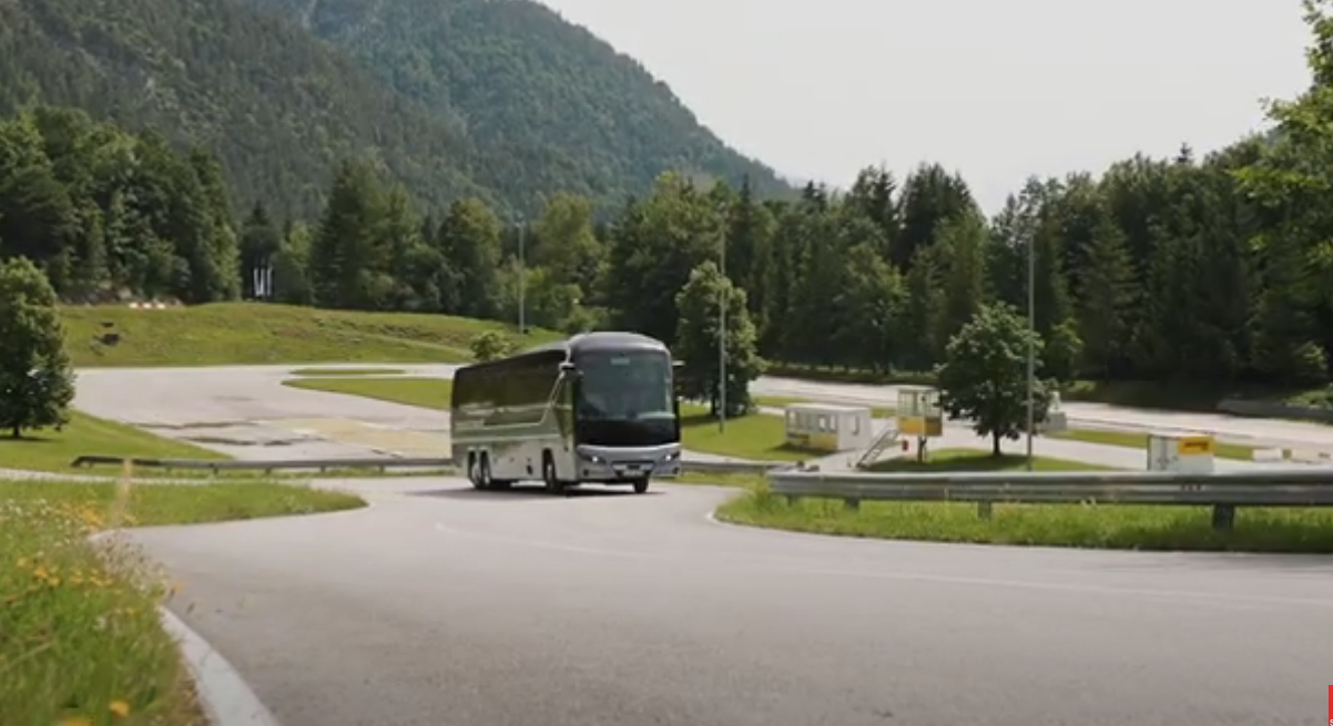 Автобус Neoplan Tourliner